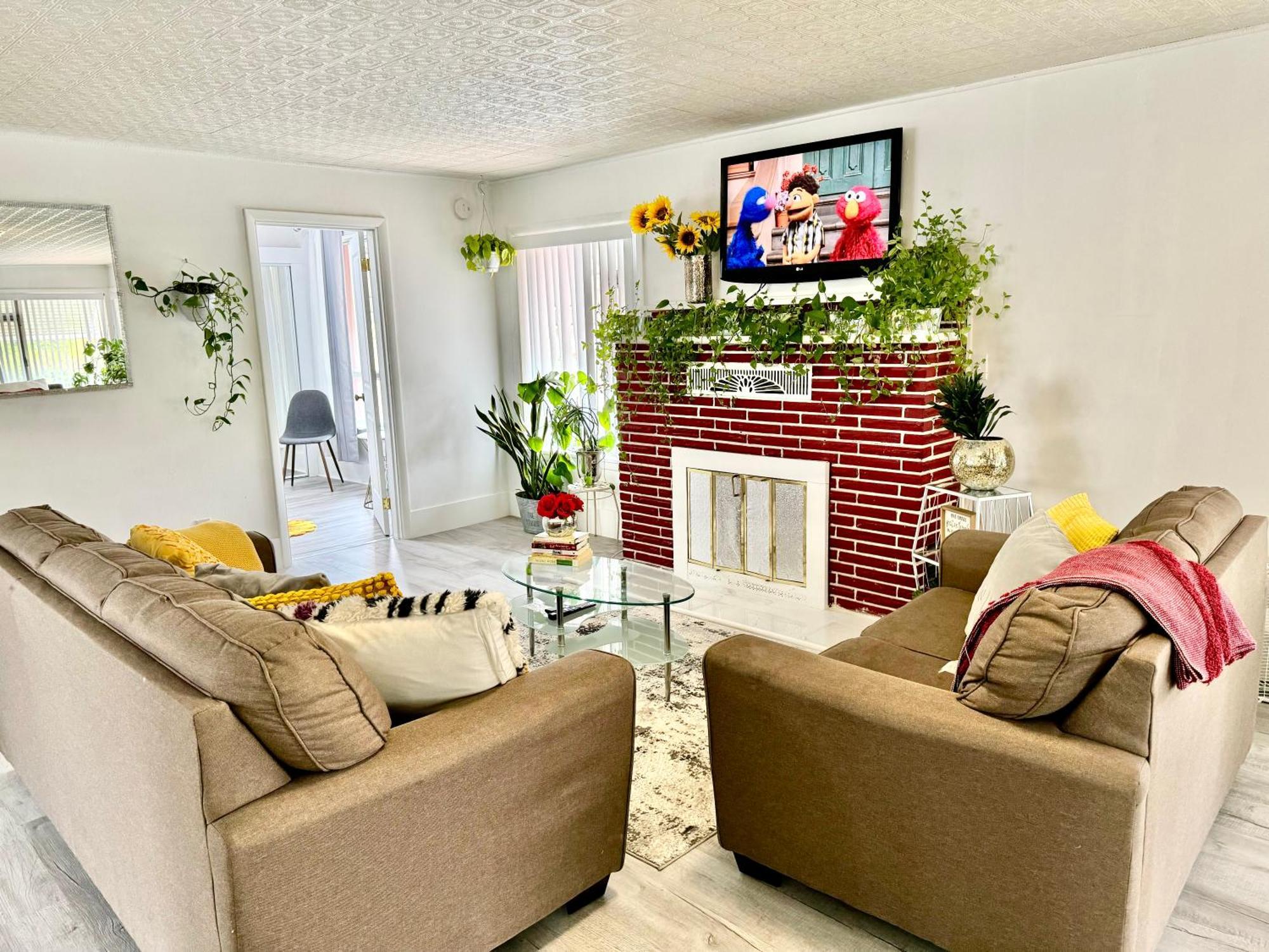 Seattle Home With 2 Bedrooms A King Bed Queen Bed And An Extra Sofa Bed Located 10 Minutes From Seatac Airport And 20 Minutes From Downtown Eksteriør billede