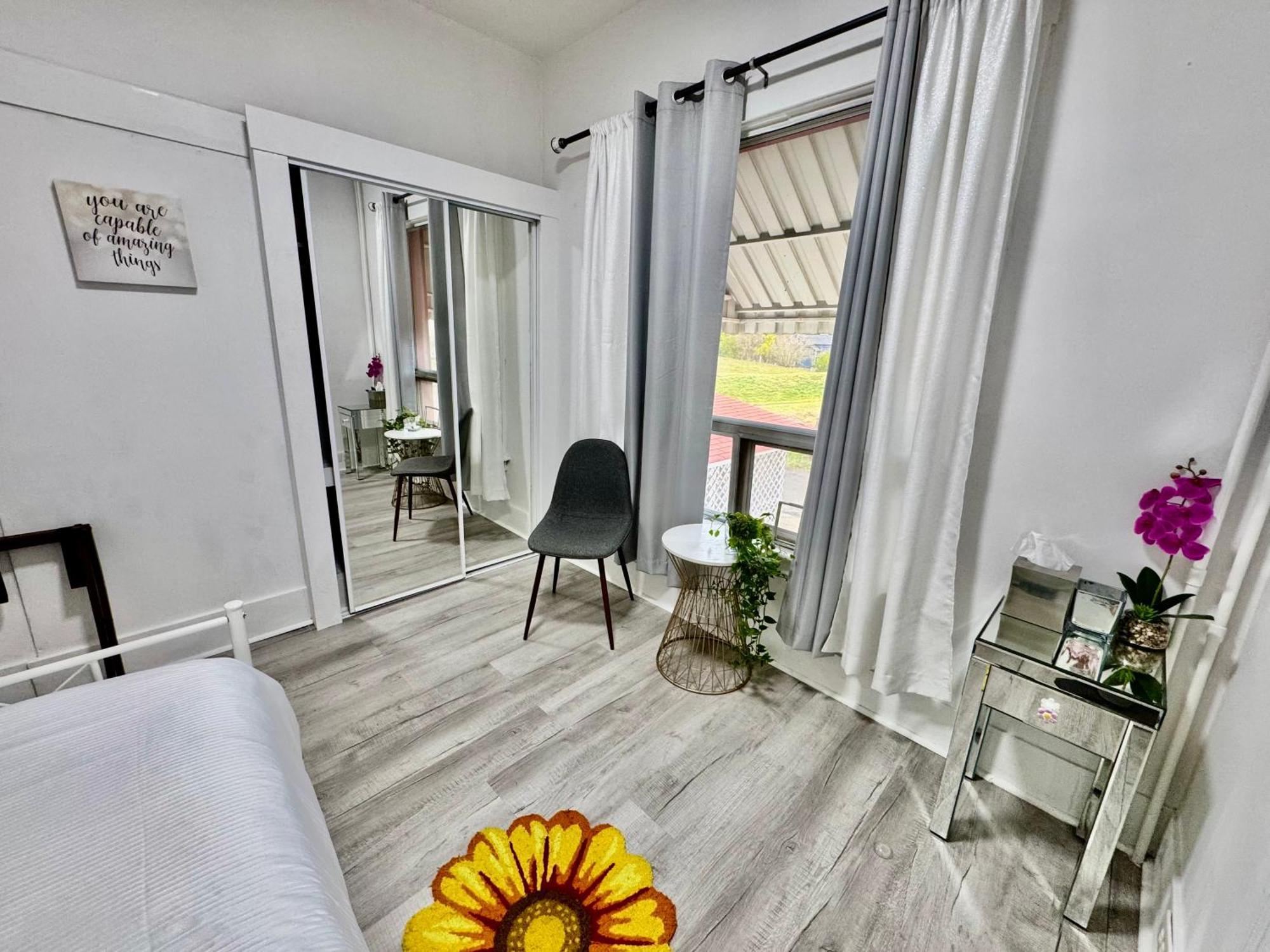 Seattle Home With 2 Bedrooms A King Bed Queen Bed And An Extra Sofa Bed Located 10 Minutes From Seatac Airport And 20 Minutes From Downtown Eksteriør billede