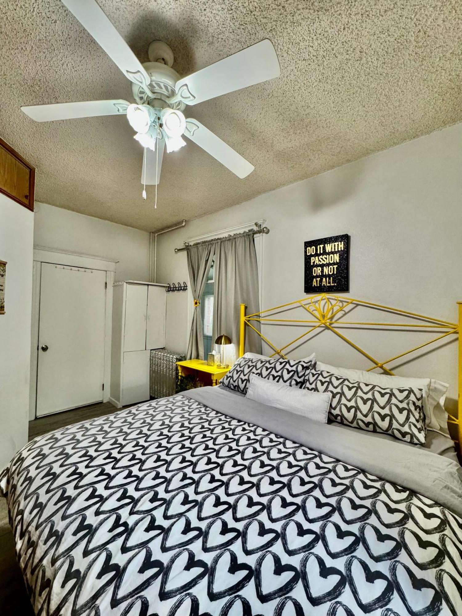 Seattle Home With 2 Bedrooms A King Bed Queen Bed And An Extra Sofa Bed Located 10 Minutes From Seatac Airport And 20 Minutes From Downtown Eksteriør billede
